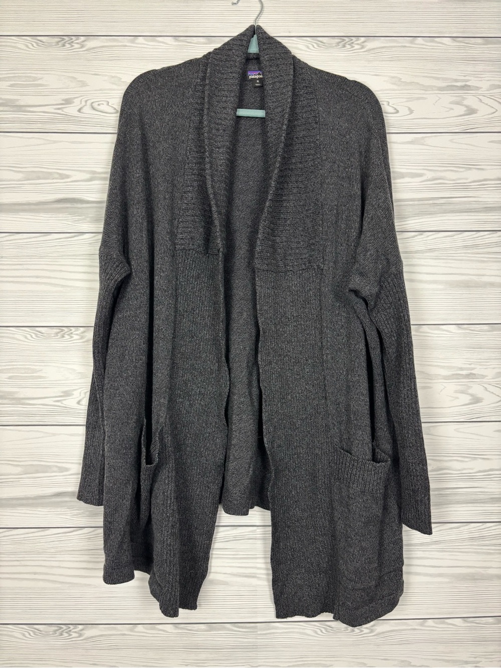 Patagonia 100% Merino Wool gray ribbed cardigan size XL